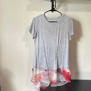 LOGO by Lori Goldstein grey short sleeve top with pockets and chiffon detail XS